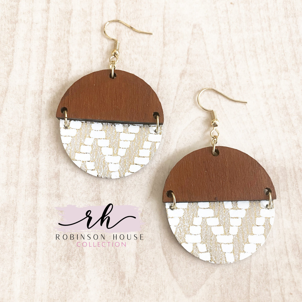 Hinged Disc Wood Earrings - White & Champagne Chevron Leather